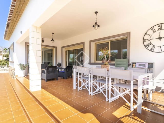 4 bedroom Villa for sale in Calpe / Calp with pool garage - € 899,500 (Ref: 9136384)