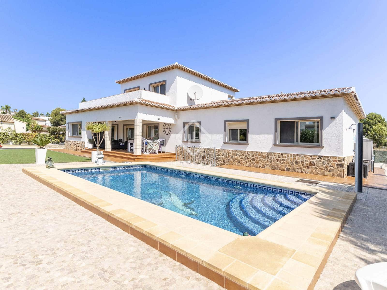 4 soverom Villa til salgs i Calpe / Calp med svømmebasseng garasje - € 899 500 (Ref: 9136384)