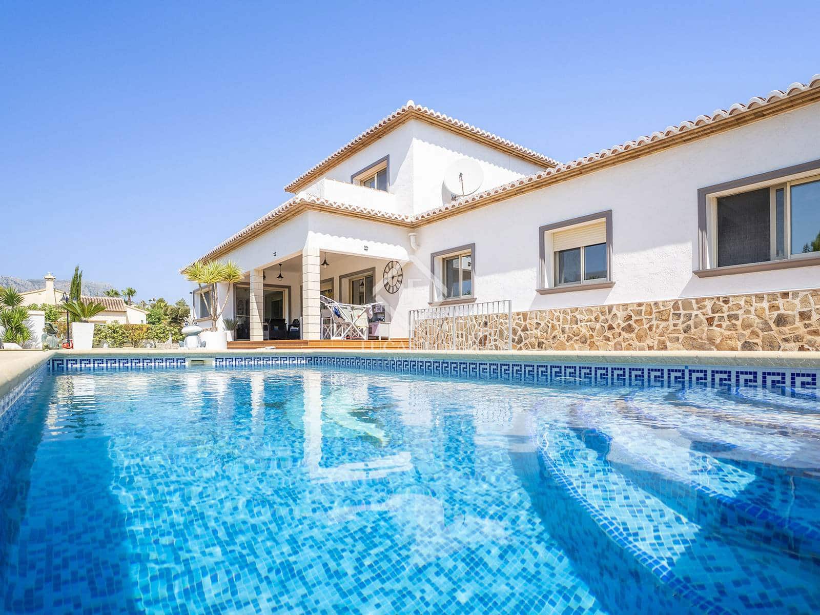 4 soverom Villa til salgs i Calpe / Calp med svømmebasseng garasje - € 899 500 (Ref: 9136384)