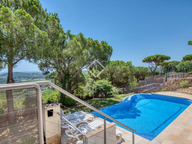 Villa/Maison de 6 chambres à louer à Castell d'Aro, Castell-Platja d'Aro avec piscine garage - 5 000 € (Ref: 9137461)