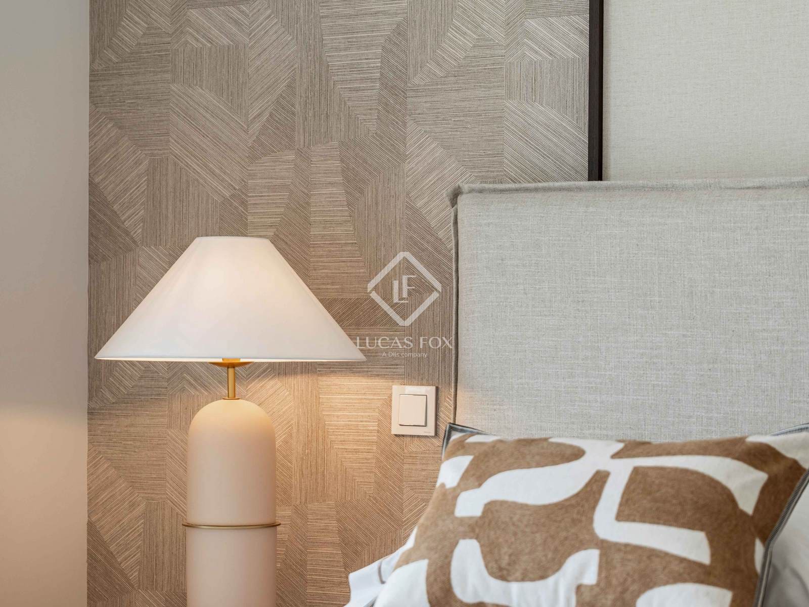 2 Zimmer Apartment zu verkaufen in Nueva Andalucia mit Pool Garage - 1.058.643 € (Ref: 9138460)