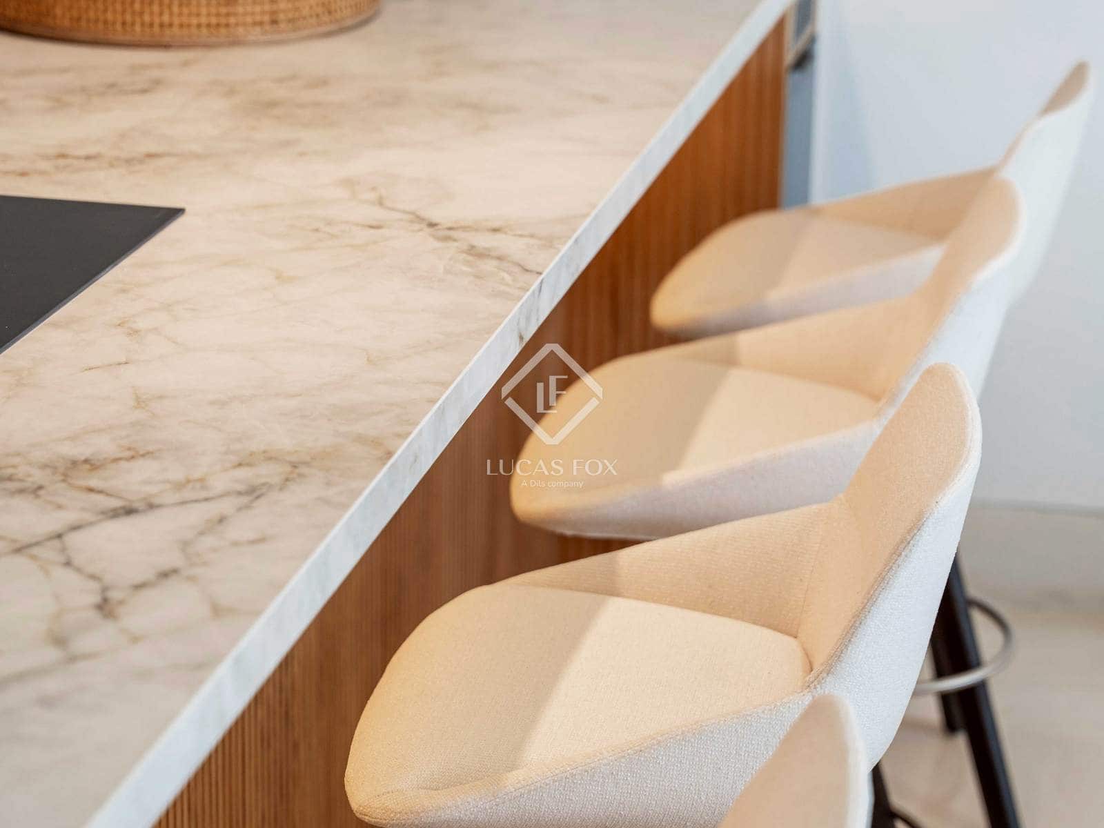 2 Zimmer Apartment zu verkaufen in Nueva Andalucia mit Pool Garage - 1.058.643 € (Ref: 9138460)