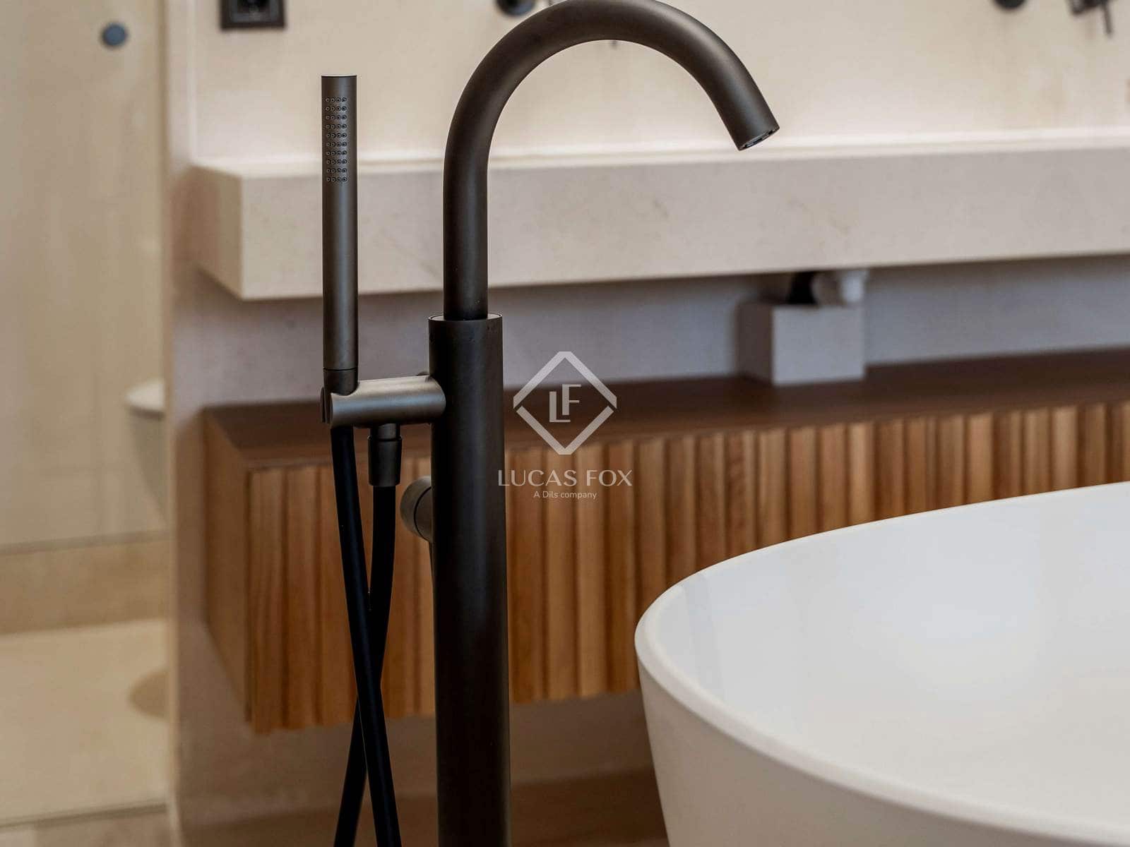 2 Zimmer Apartment zu verkaufen in Nueva Andalucia mit Pool Garage - 1.058.643 € (Ref: 9138460)