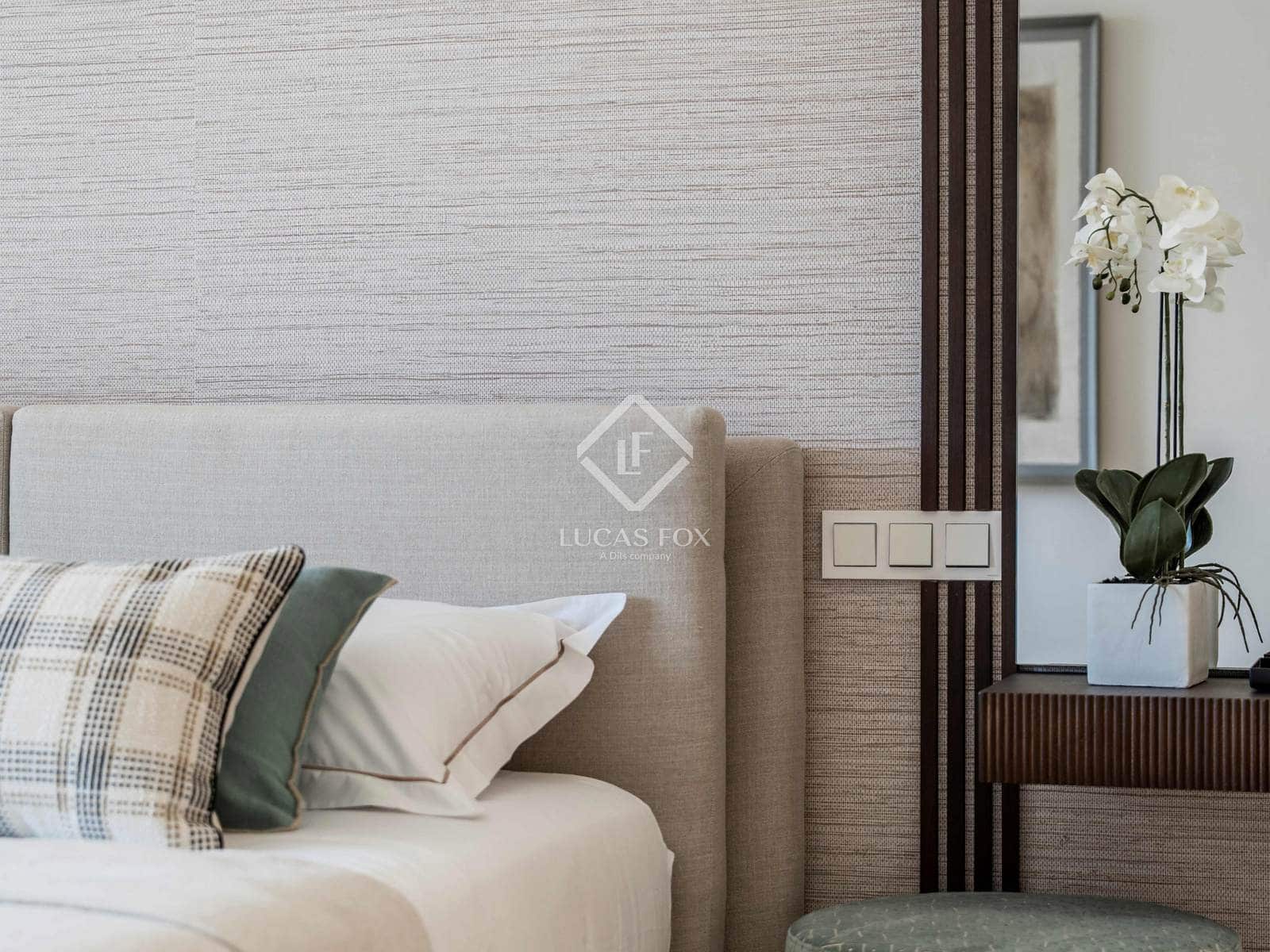 2 Zimmer Apartment zu verkaufen in Nueva Andalucia mit Pool Garage - 1.058.643 € (Ref: 9138460)