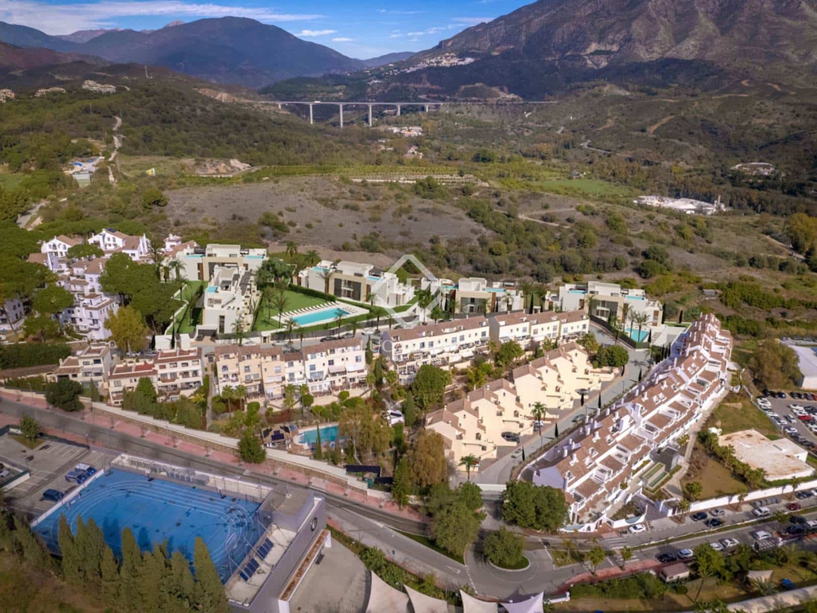 2 Zimmer Apartment zu verkaufen in Nueva Andalucia mit Pool Garage - 1.058.643 € (Ref: 9138460)