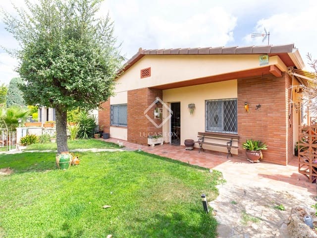 3 slaapkamer Villa te koop in Sant Just Desvern - € 850.000 (Ref: 9138461)