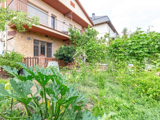 3 slaapkamer Villa te koop in Sant Just Desvern - € 850.000 (Ref: 9138461)