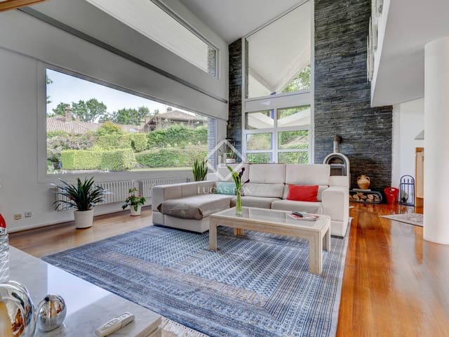 5 slaapkamer Villa te koop in Irun met zwembad garage - € 1.590.000 (Ref: 9138462)