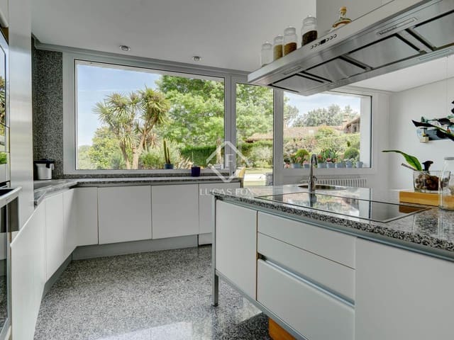 5 slaapkamer Villa te koop in Irun met zwembad garage - € 1.590.000 (Ref: 9138462)