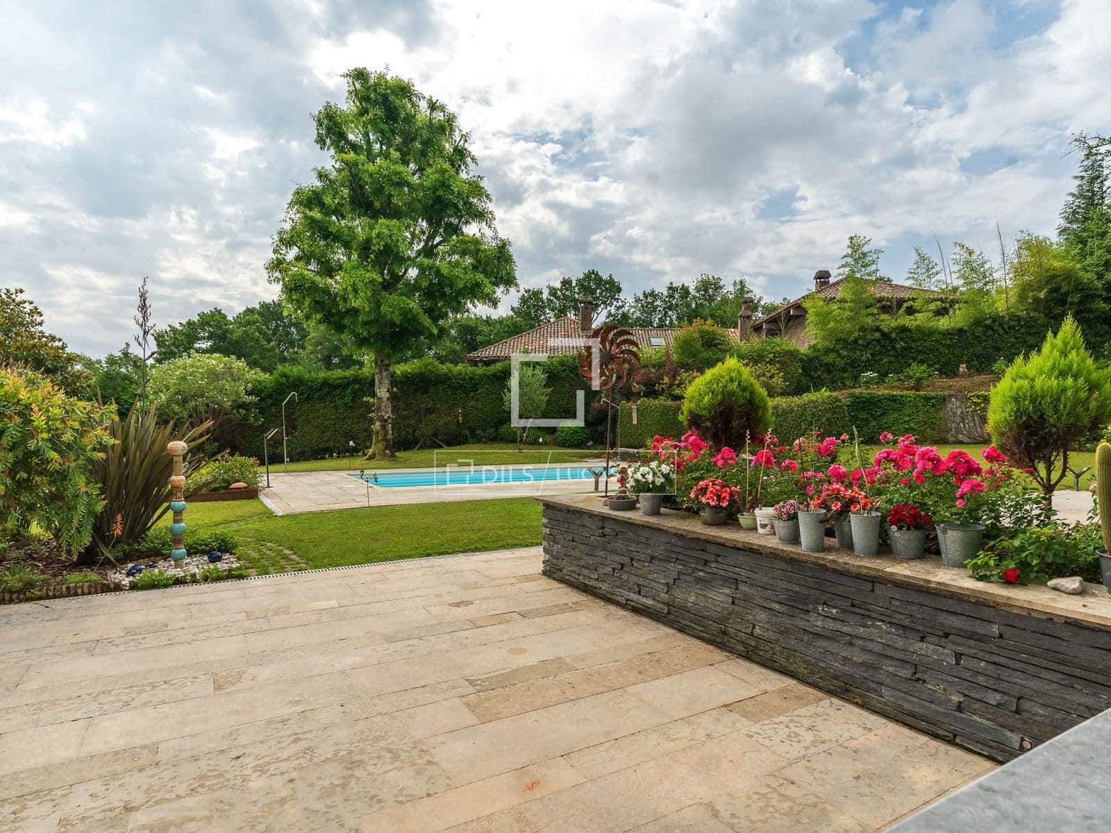 5 bedroom Villa for sale in Irun with pool garage - € 1,585,000 (Ref: 9138462)