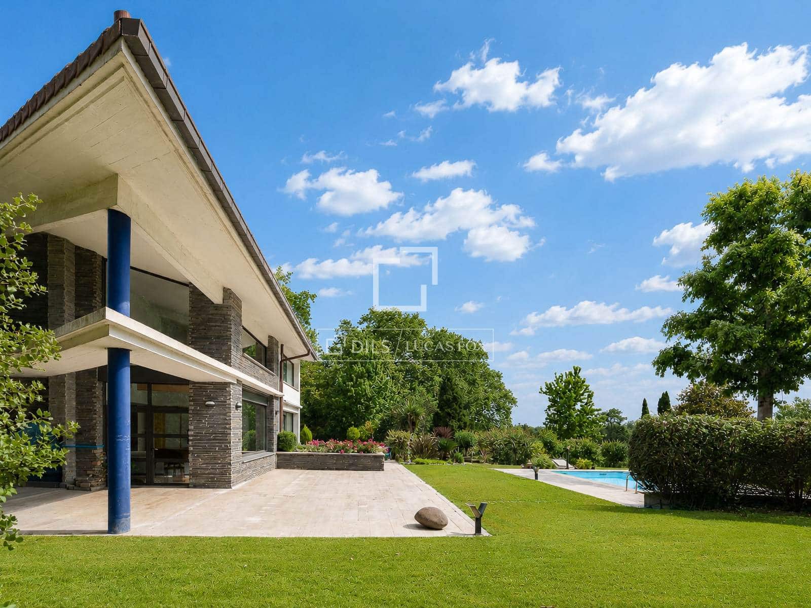 5 bedroom Villa for sale in Irun with pool garage - € 1,585,000 (Ref: 9138462)