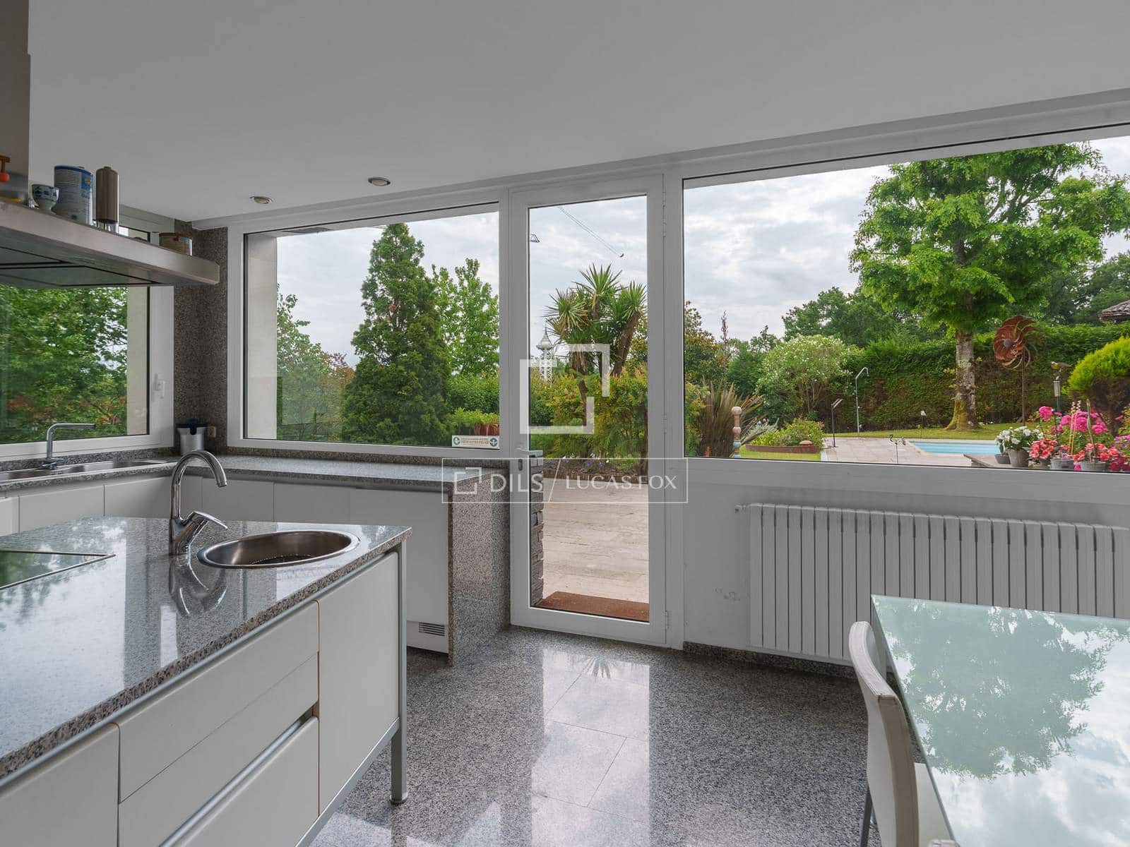 5 bedroom Villa for sale in Irun with pool garage - € 1,585,000 (Ref: 9138462)