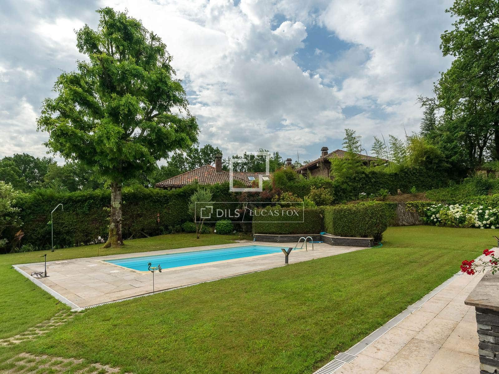 5 bedroom Villa for sale in Irun with pool garage - € 1,585,000 (Ref: 9138462)