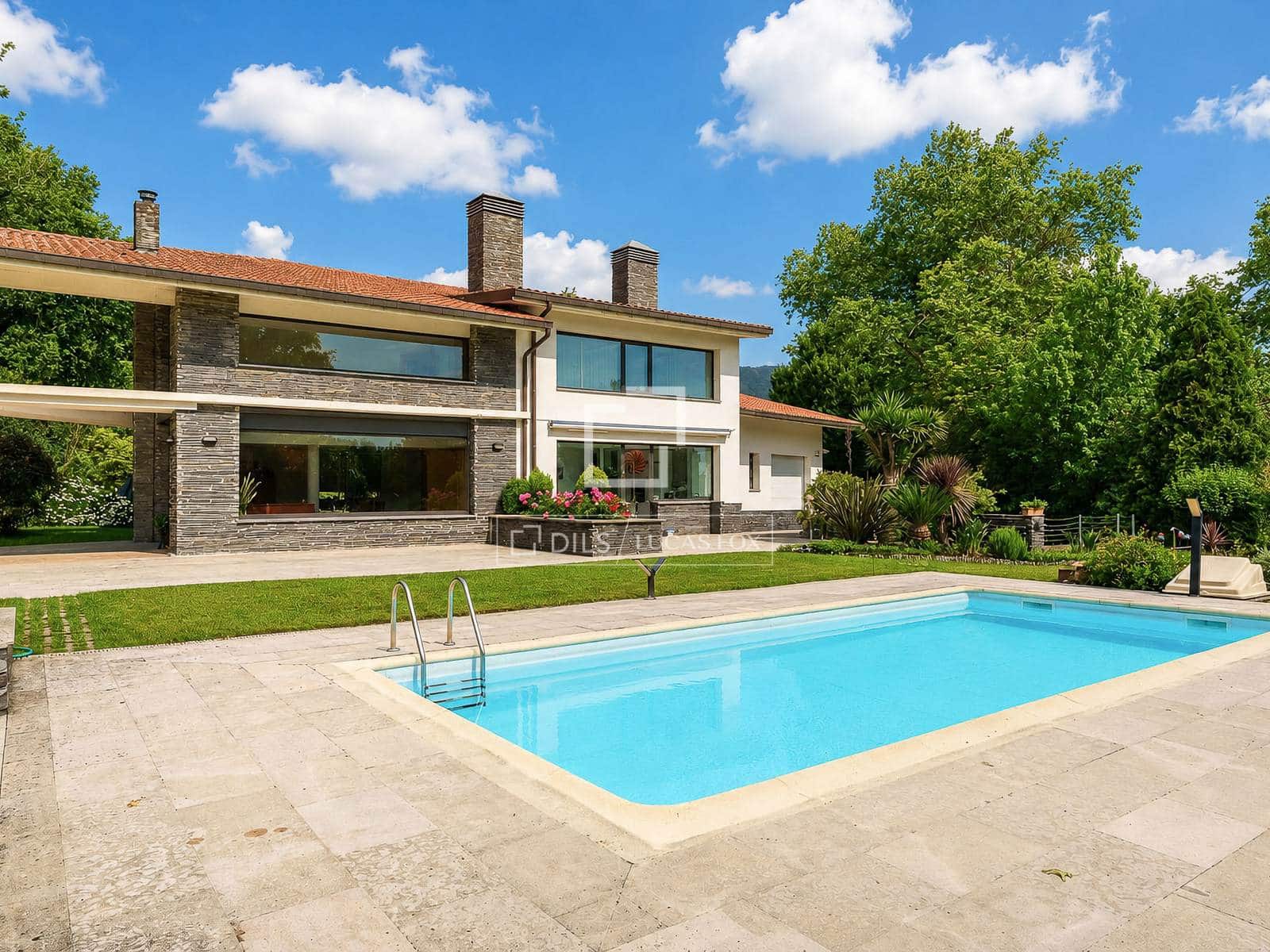 5 bedroom Villa for sale in Irun with pool garage - € 1,585,000 (Ref: 9138462)