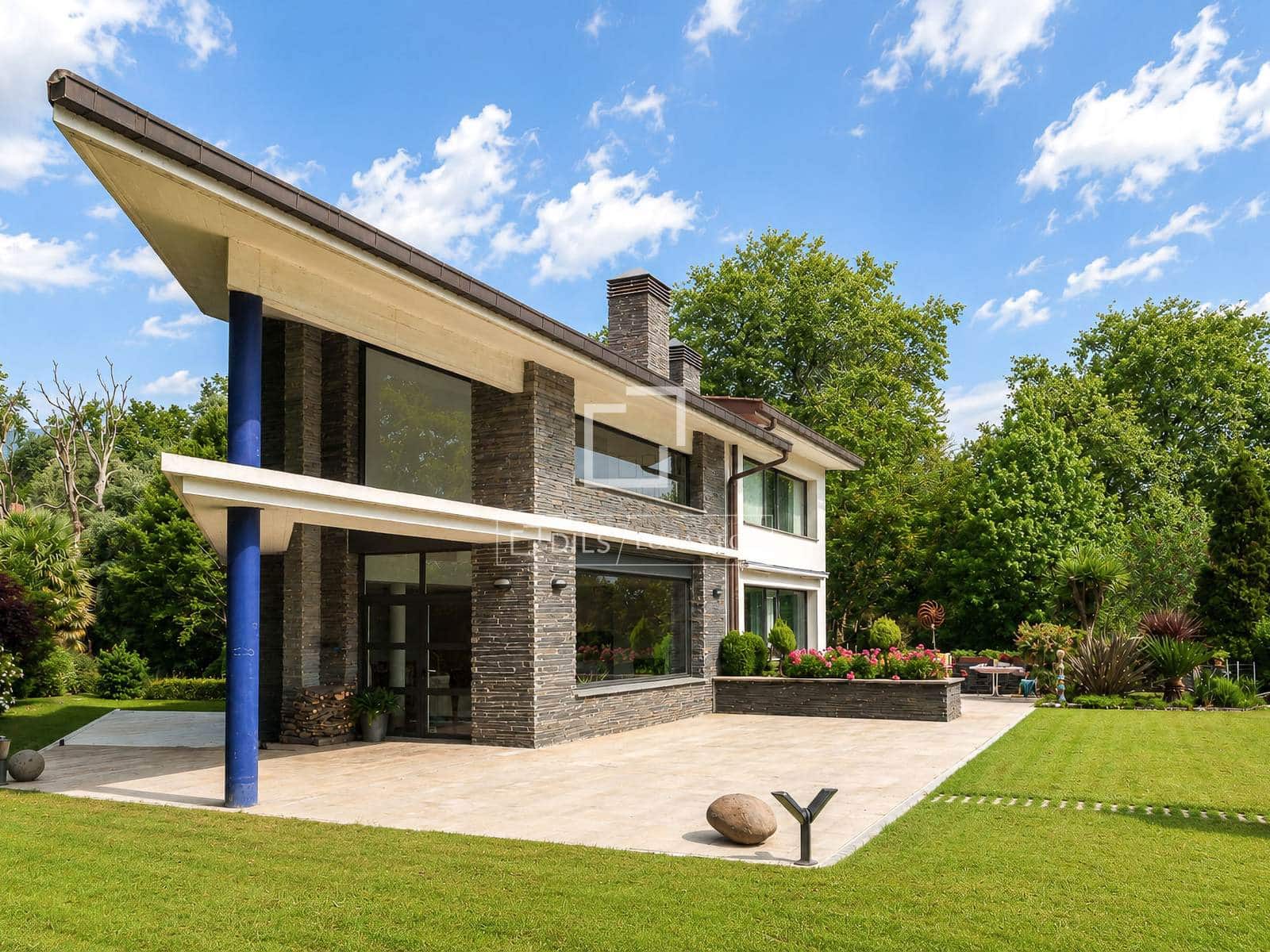 5 bedroom Villa for sale in Irun with pool garage - € 1,585,000 (Ref: 9138462)