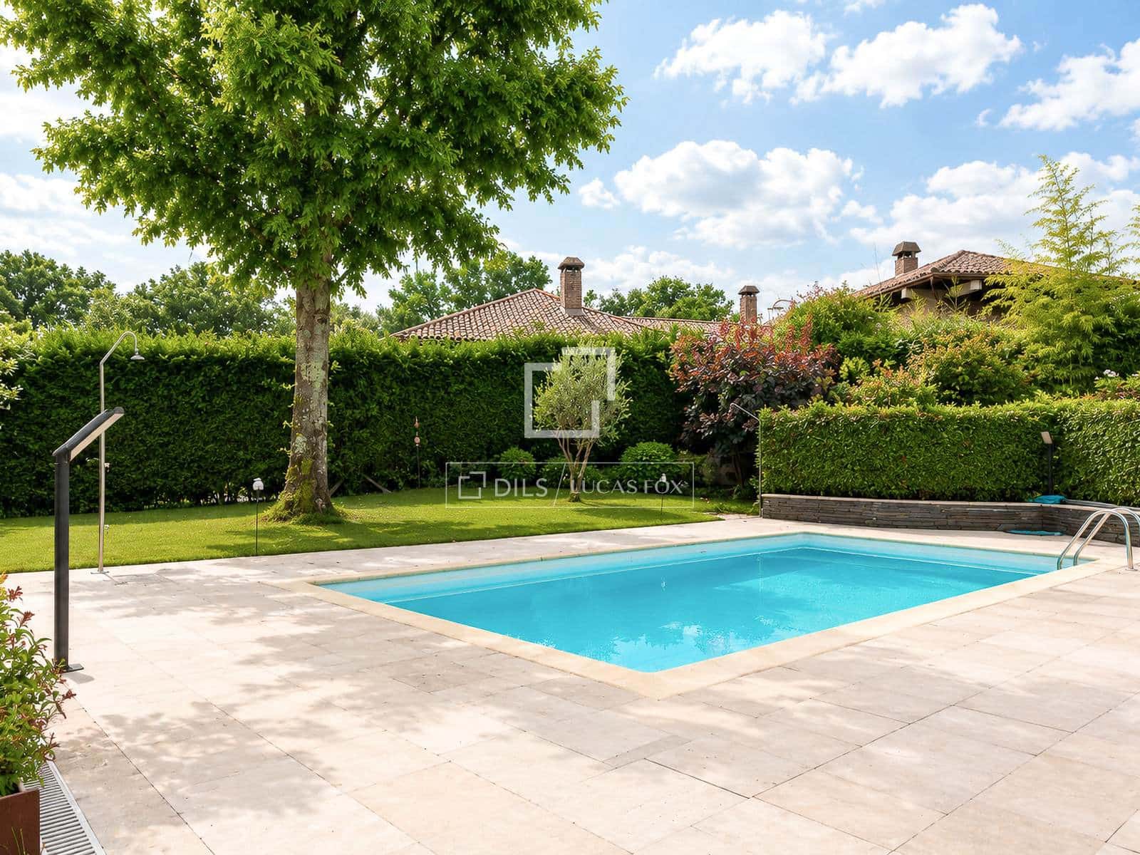 5 bedroom Villa for sale in Irun with pool garage - € 1,585,000 (Ref: 9138462)