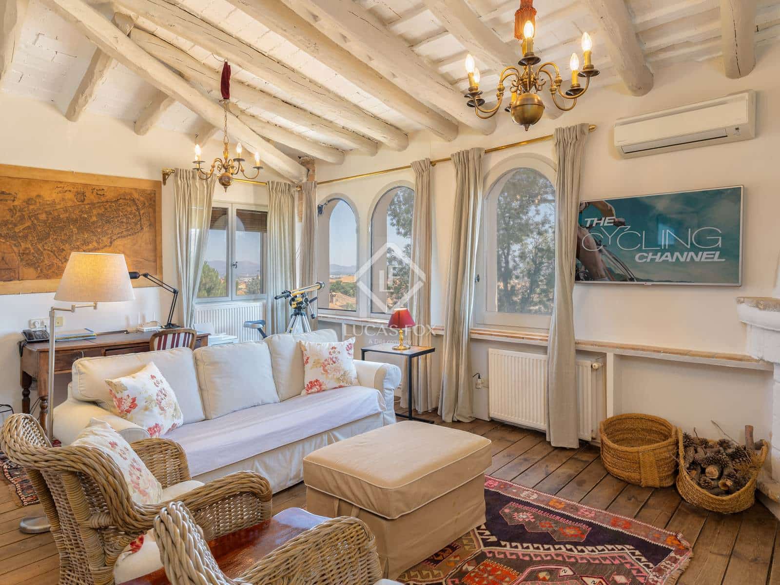 6 soveværelse Finca/Landehus til salg i Garrigas med swimmingpool garage - € 1.790.000 (Ref: 9138559)