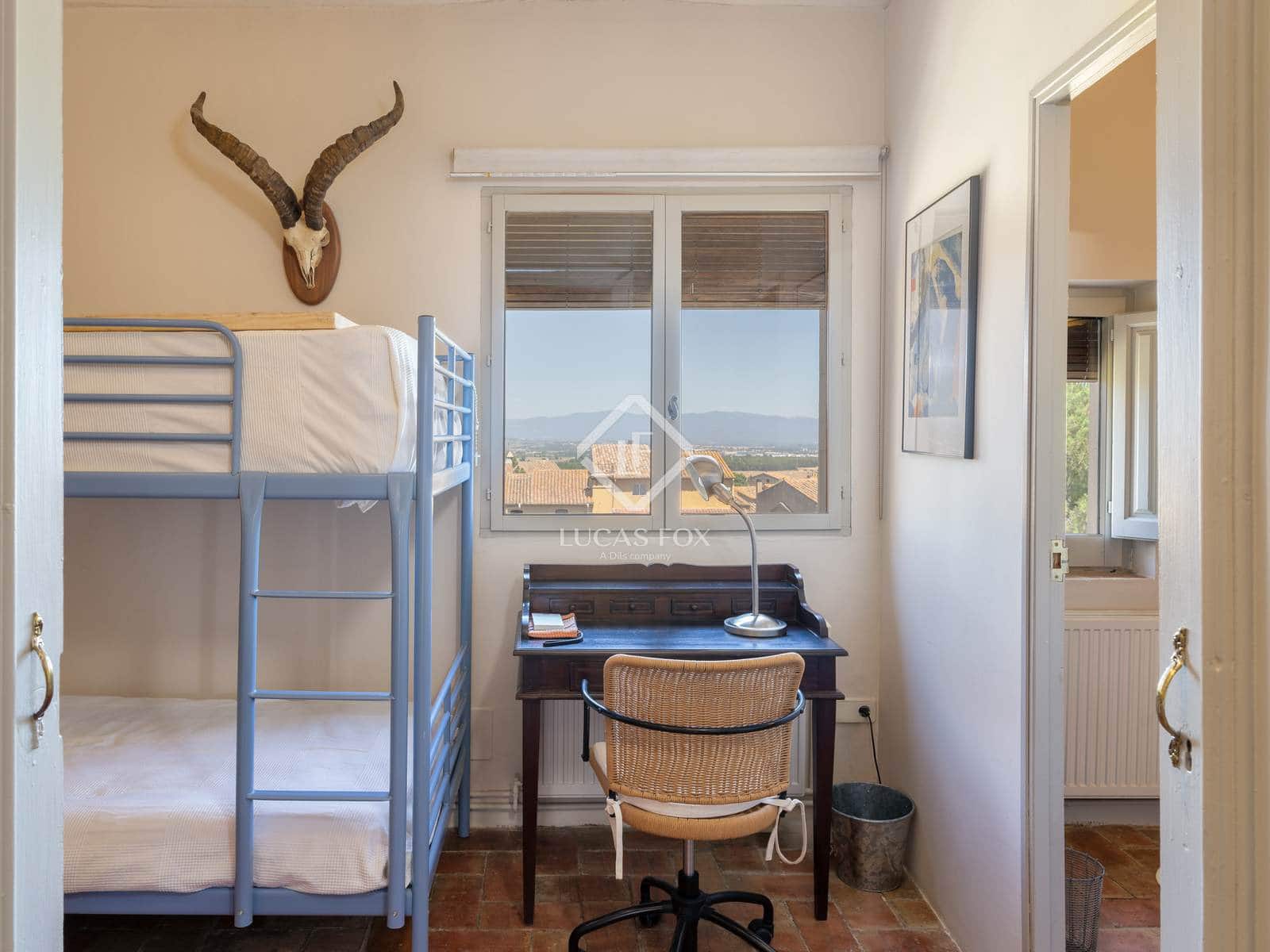 6 soveværelse Finca/Landehus til salg i Garrigas med swimmingpool garage - € 1.790.000 (Ref: 9138559)