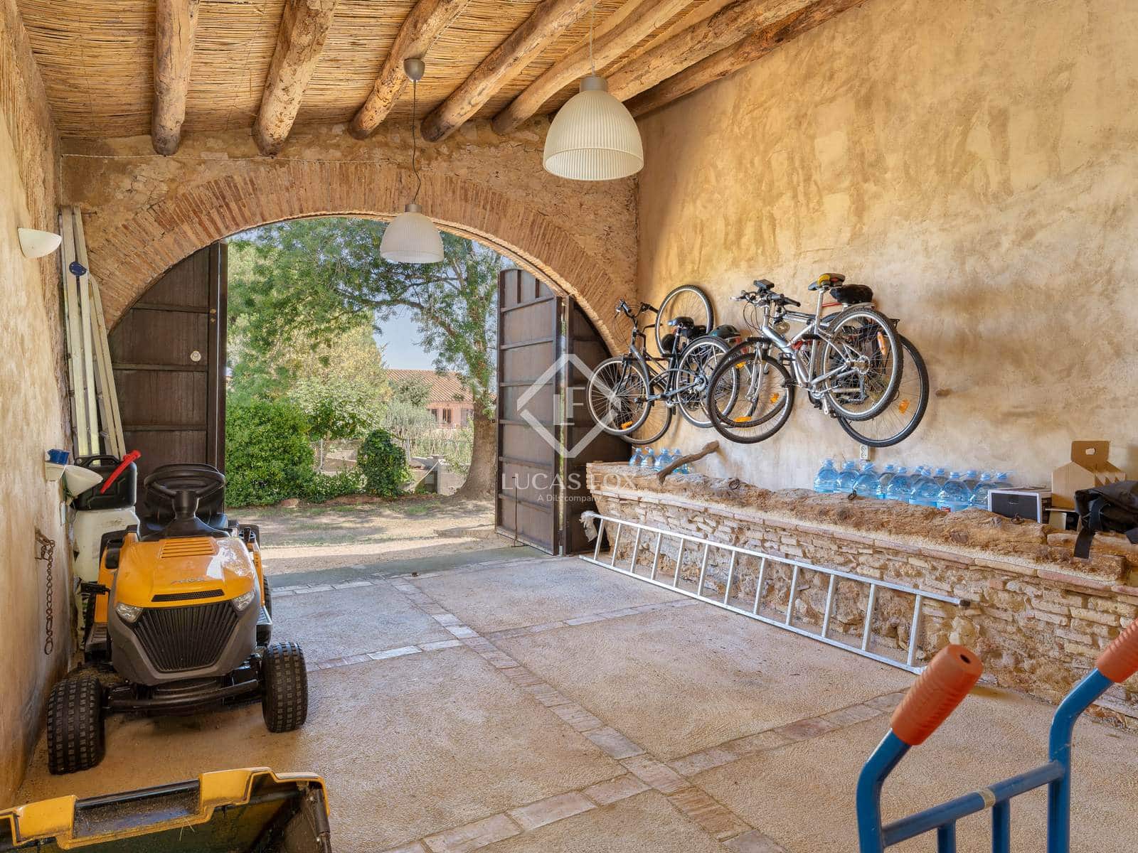 6 soveværelse Finca/Landehus til salg i Garrigas med swimmingpool garage - € 1.790.000 (Ref: 9138559)