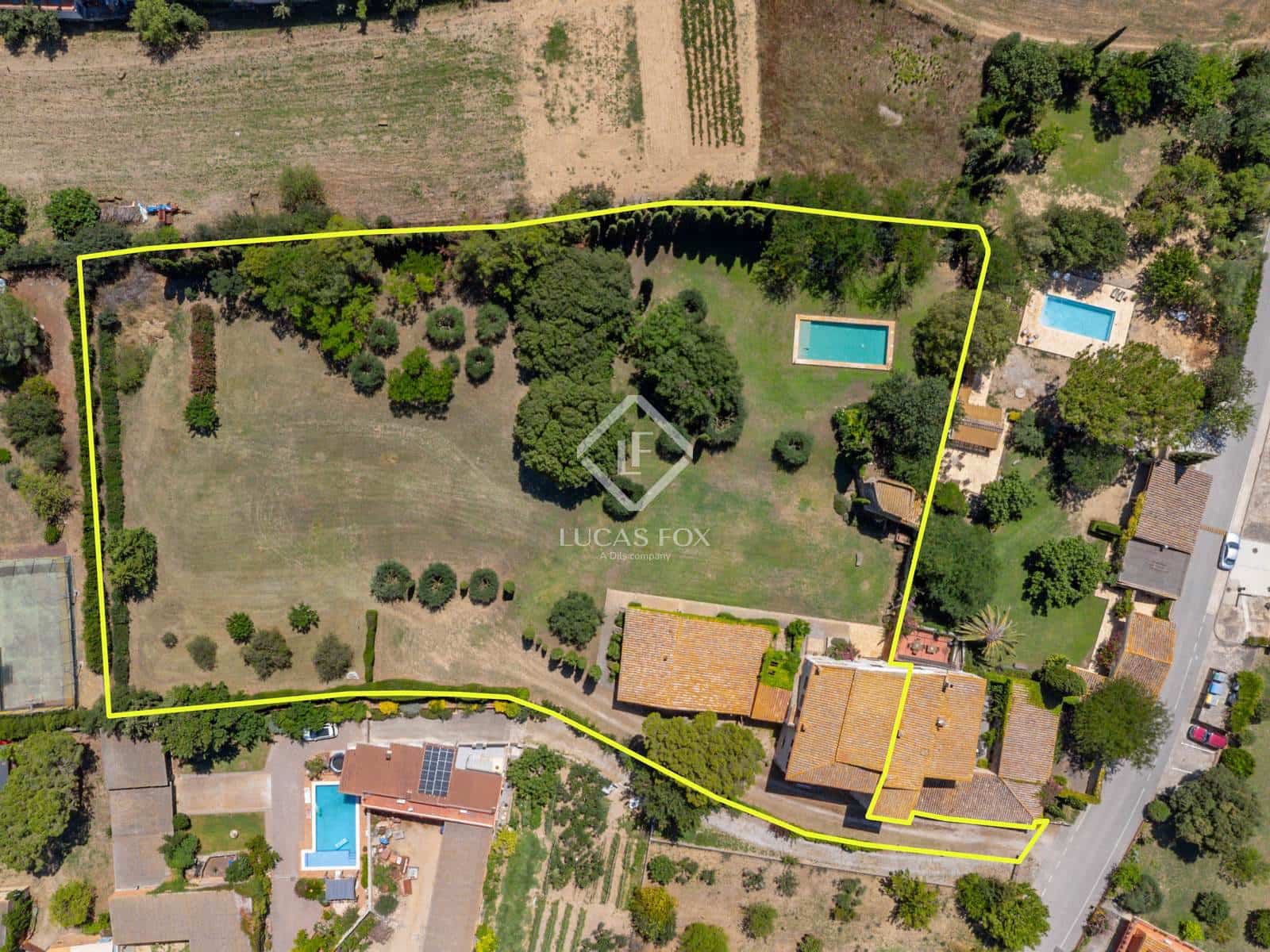 6 soveværelse Finca/Landehus til salg i Garrigas med swimmingpool garage - € 1.790.000 (Ref: 9138559)