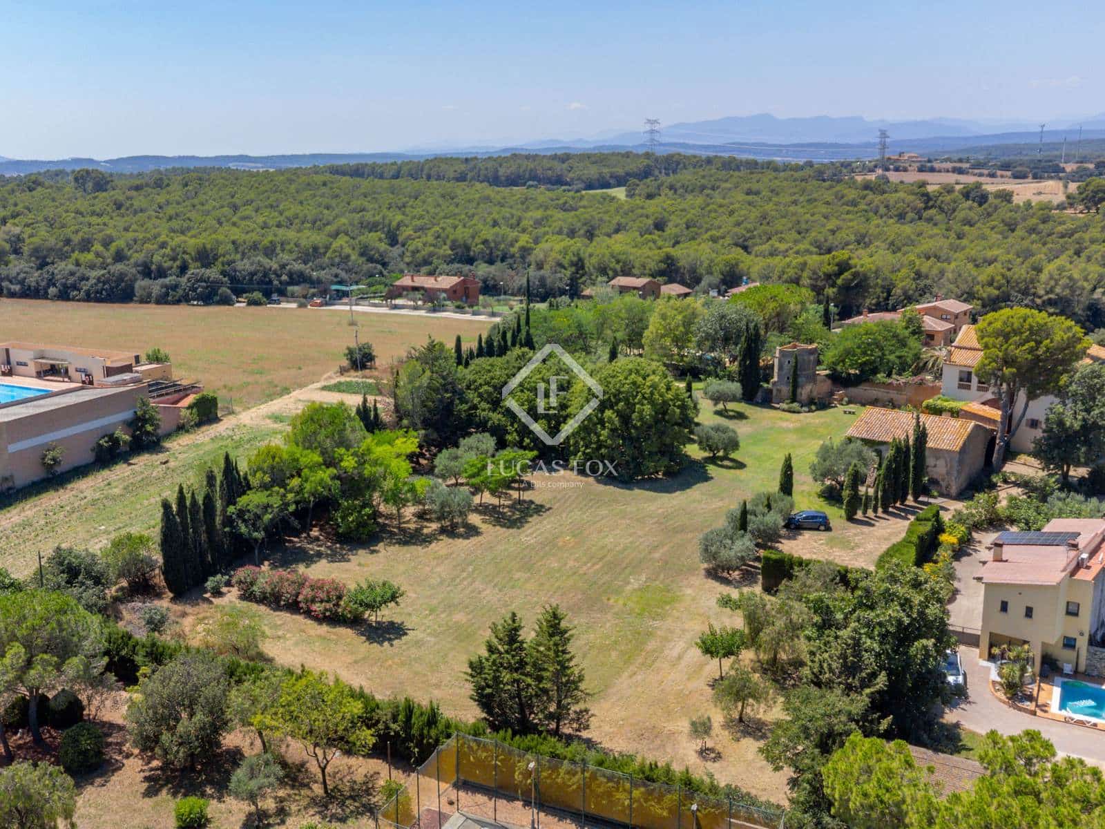 6 soveværelse Finca/Landehus til salg i Garrigas med swimmingpool garage - € 1.790.000 (Ref: 9138559)