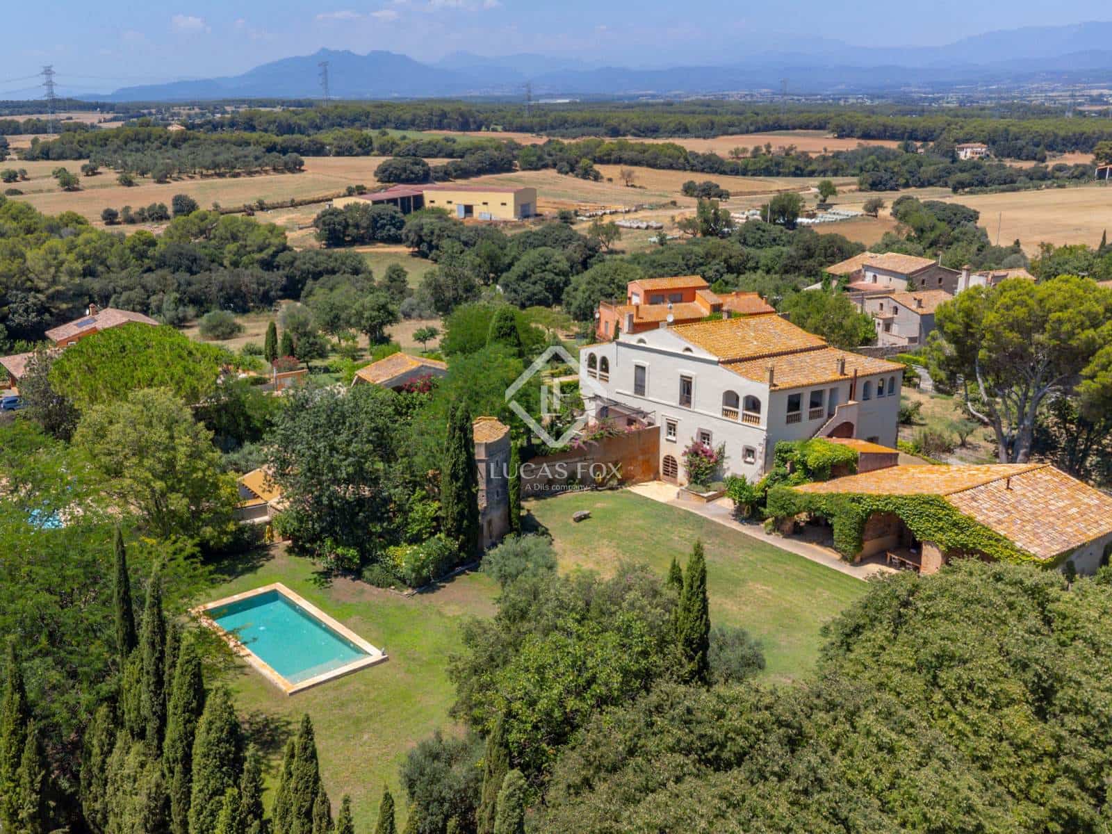 6 soveværelse Finca/Landehus til salg i Garrigas med swimmingpool garage - € 1.790.000 (Ref: 9138559)