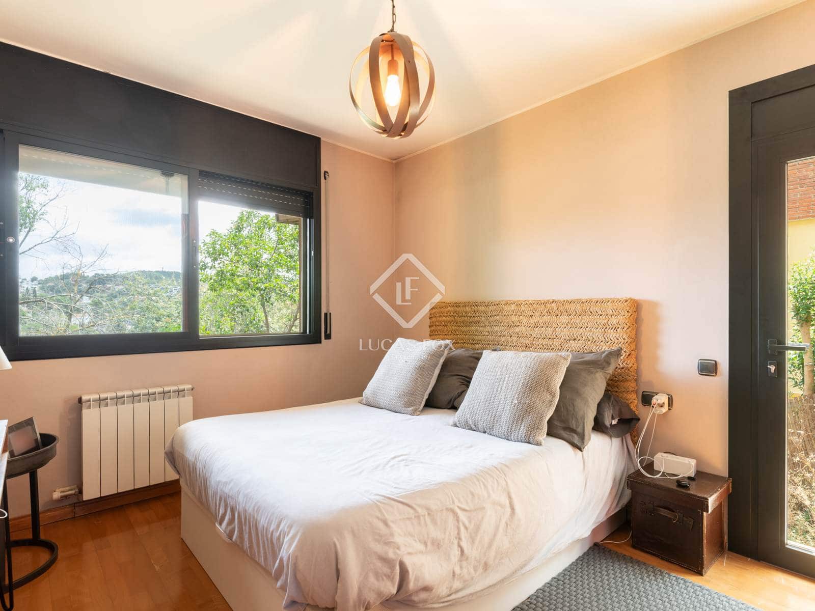 4 soveværelse Villa til salg i Sant Cugat del Valles med garage - € 795.000 (Ref: 9138561)