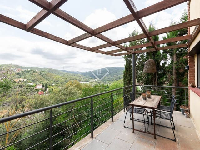 4 bedroom Villa for sale in Sant Cugat del Vallès with garage - € 795,000 (Ref: 9138561)