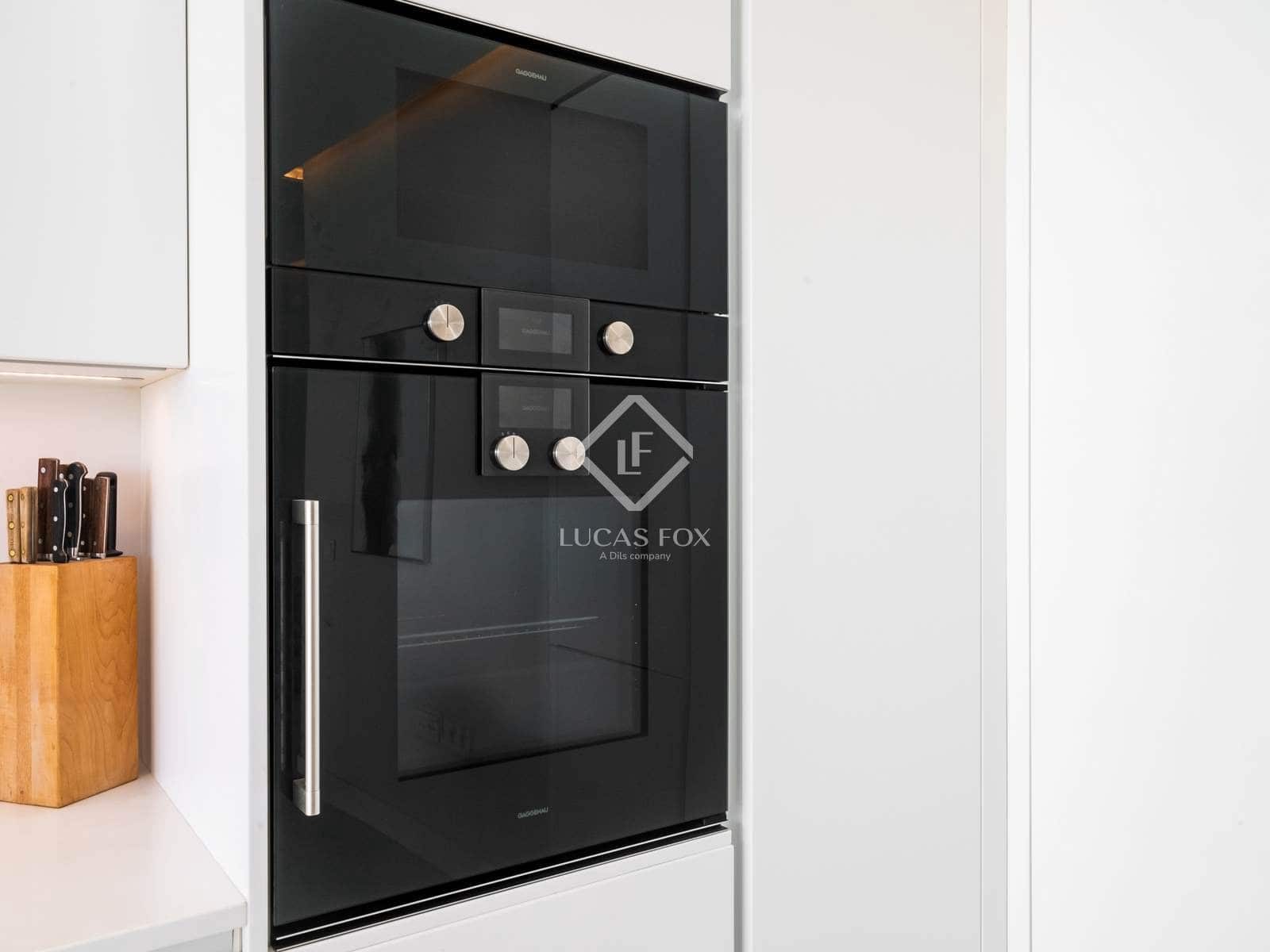 Apartamento de 2 habitaciones en Estepona en venta con piscina garaje - 948.000 € (Ref: 9142187)