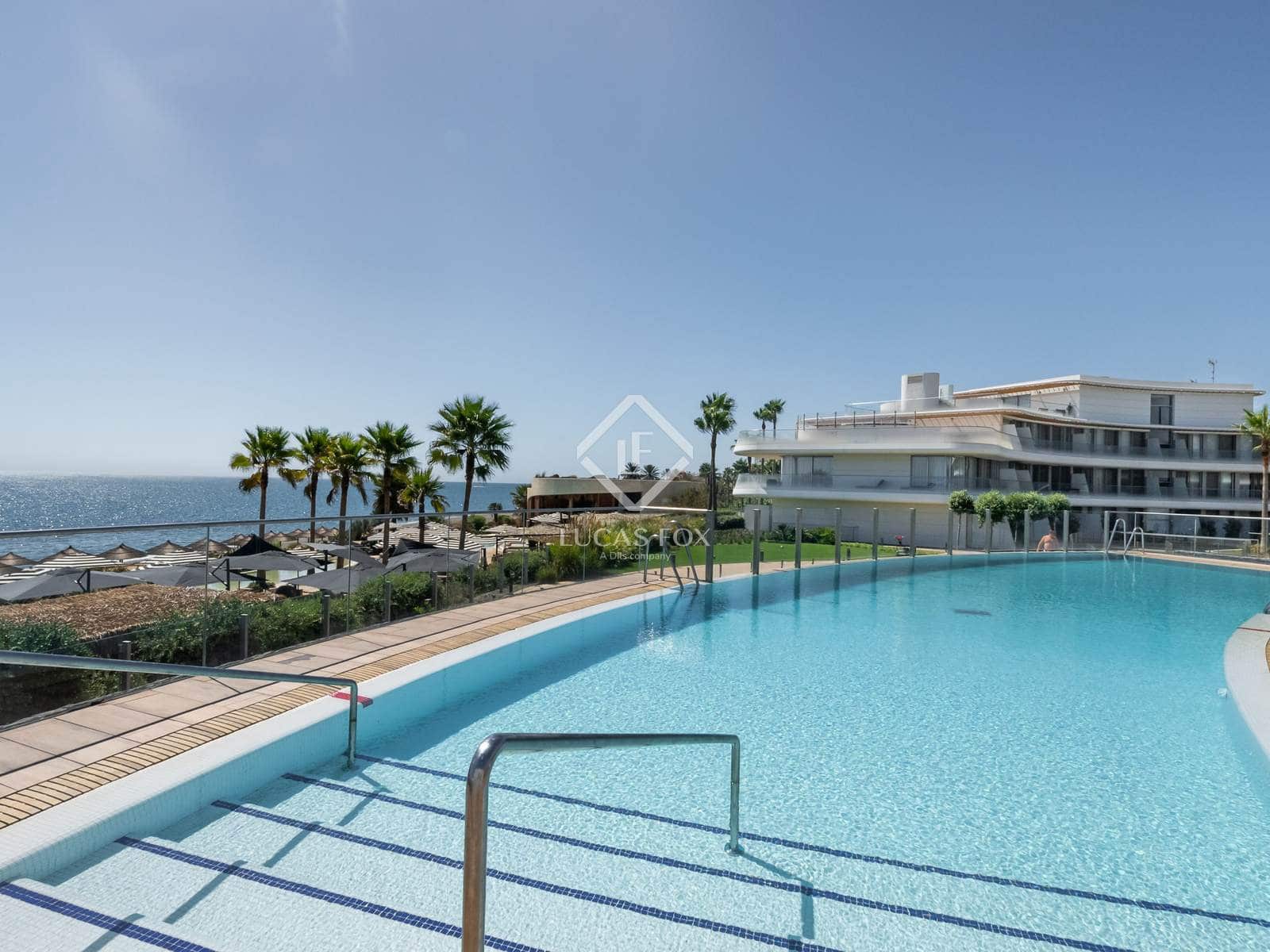 Apartamento de 2 habitaciones en Estepona en venta con piscina garaje - 948.000 € (Ref: 9142187)