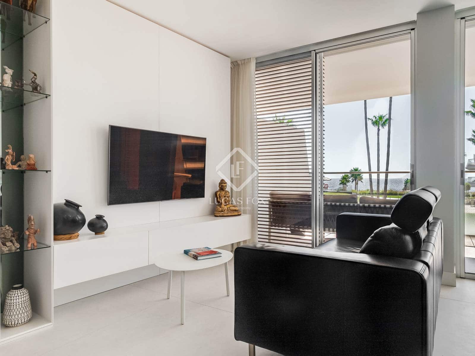 Apartamento de 2 habitaciones en Estepona en venta con piscina garaje - 948.000 € (Ref: 9142187)