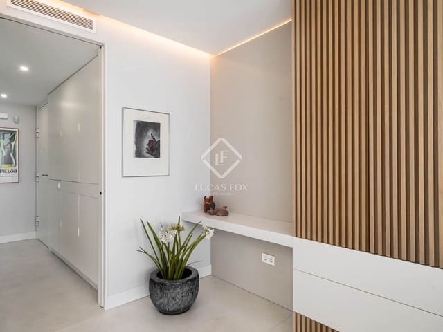 Apartamento de 2 habitaciones en Estepona en venta con piscina garaje - 948.000 € (Ref: 9142187)