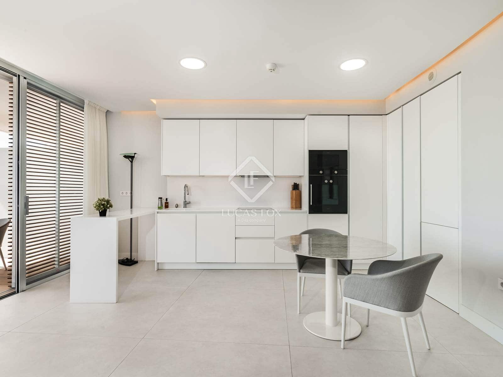 Apartamento de 2 habitaciones en Estepona en venta con piscina garaje - 948.000 € (Ref: 9142187)