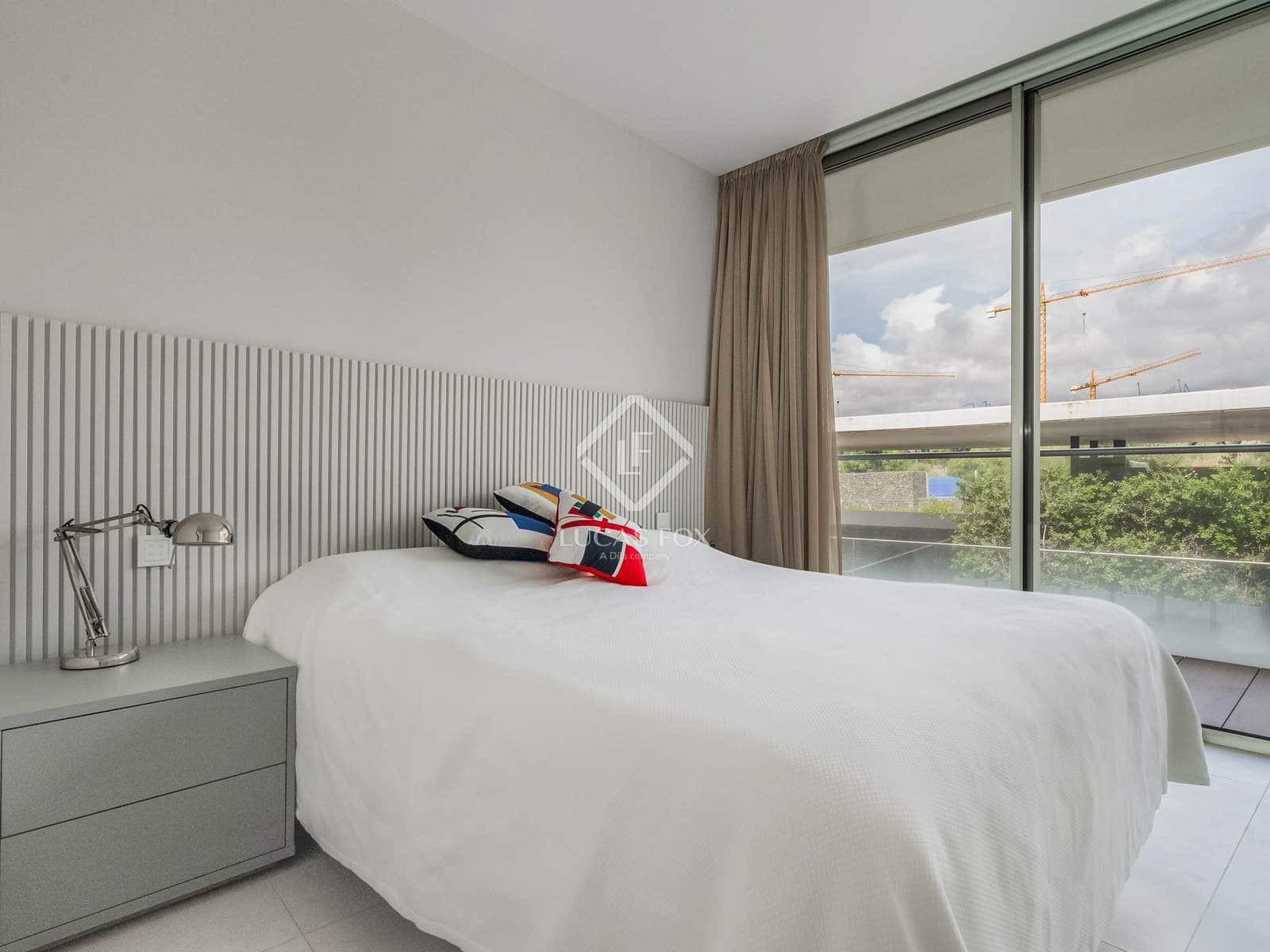 Apartamento de 2 habitaciones en Estepona en venta con piscina garaje - 948.000 € (Ref: 9142187)