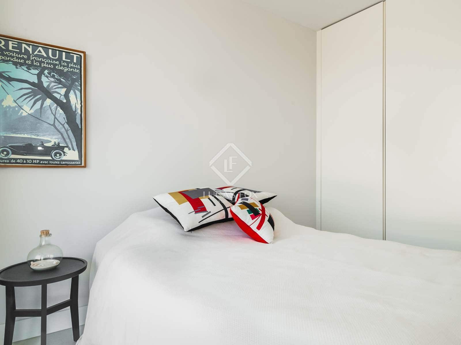 Apartamento de 2 habitaciones en Estepona en venta con piscina garaje - 948.000 € (Ref: 9142187)