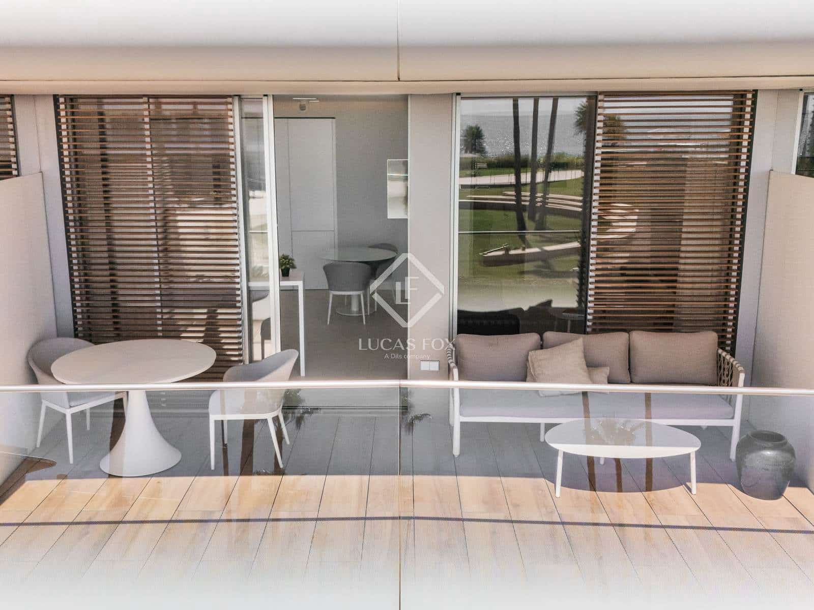 Apartamento de 2 habitaciones en Estepona en venta con piscina garaje - 948.000 € (Ref: 9142187)