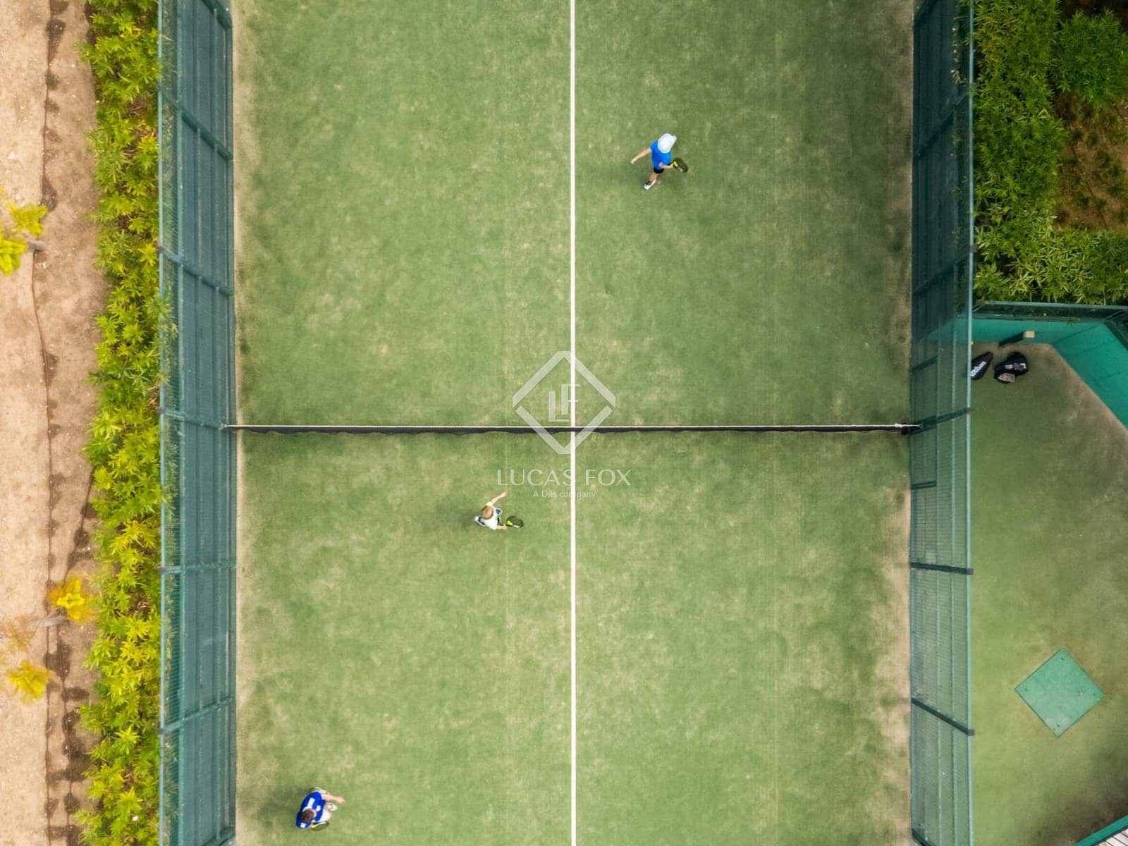 Apartamento de 2 habitaciones en Estepona en venta con piscina garaje - 948.000 € (Ref: 9142187)