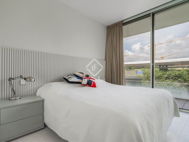 Apartamento de 2 habitaciones en Estepona en venta con piscina garaje - 948.000 € (Ref: 9142187)