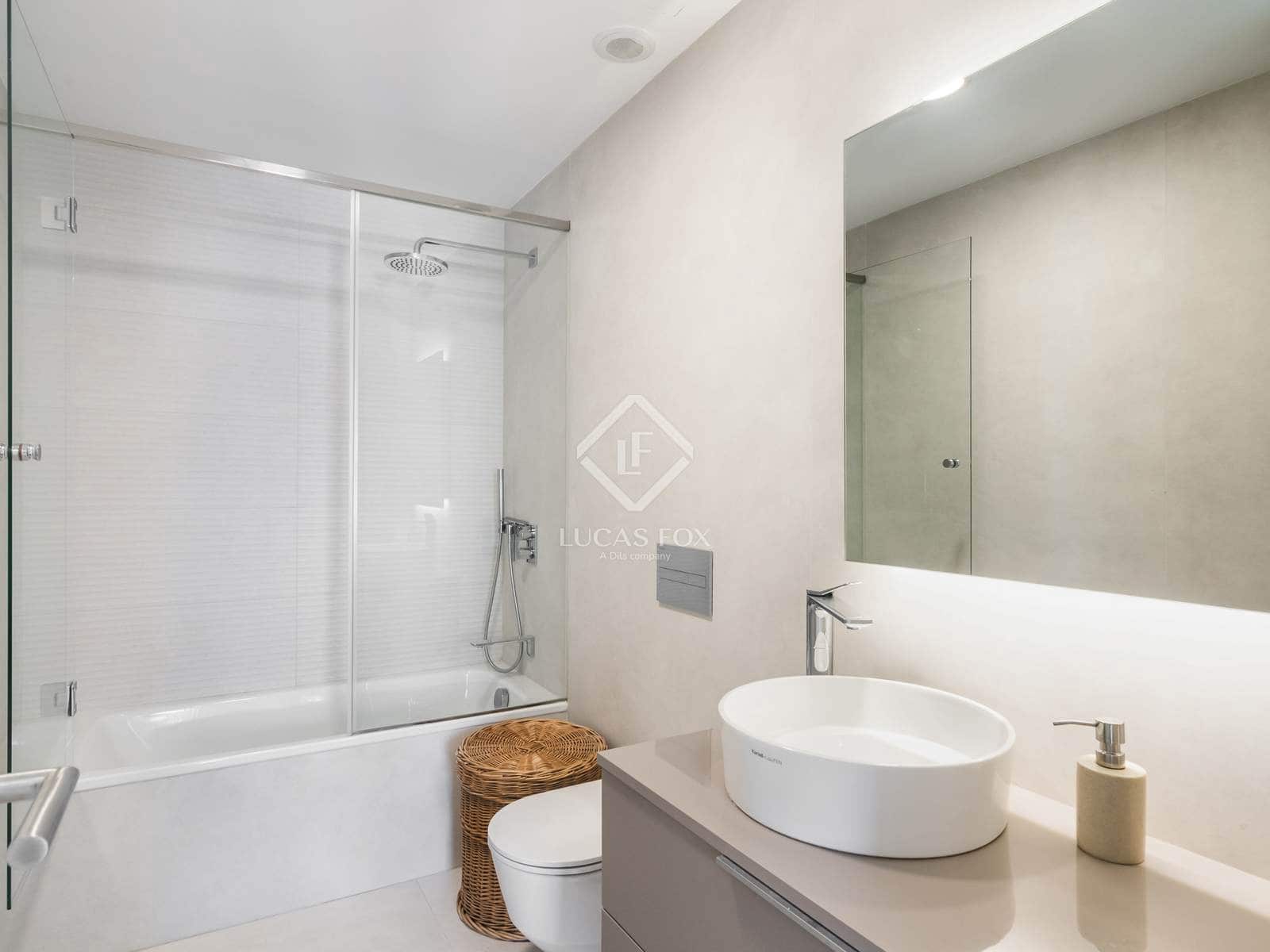 Apartamento de 2 habitaciones en Estepona en venta con piscina garaje - 948.000 € (Ref: 9142187)