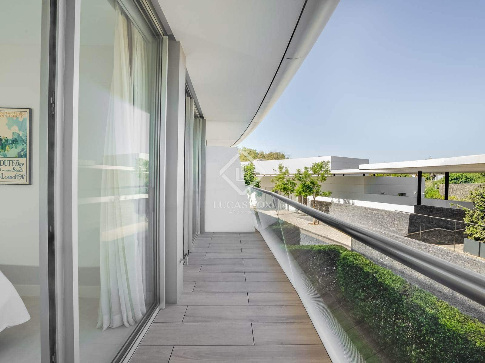 Apartamento de 2 habitaciones en Estepona en venta con piscina garaje - 948.000 € (Ref: 9142187)