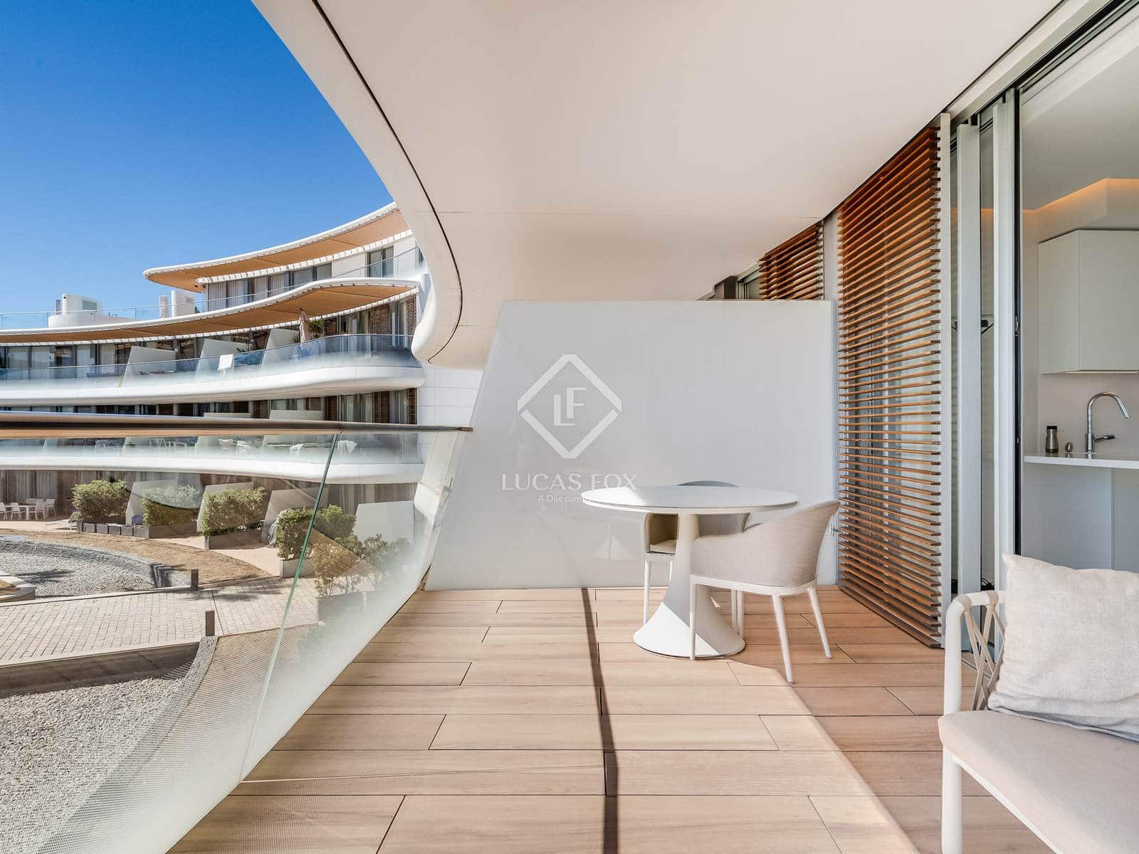 Apartamento de 2 habitaciones en Estepona en venta con piscina garaje - 948.000 € (Ref: 9142187)