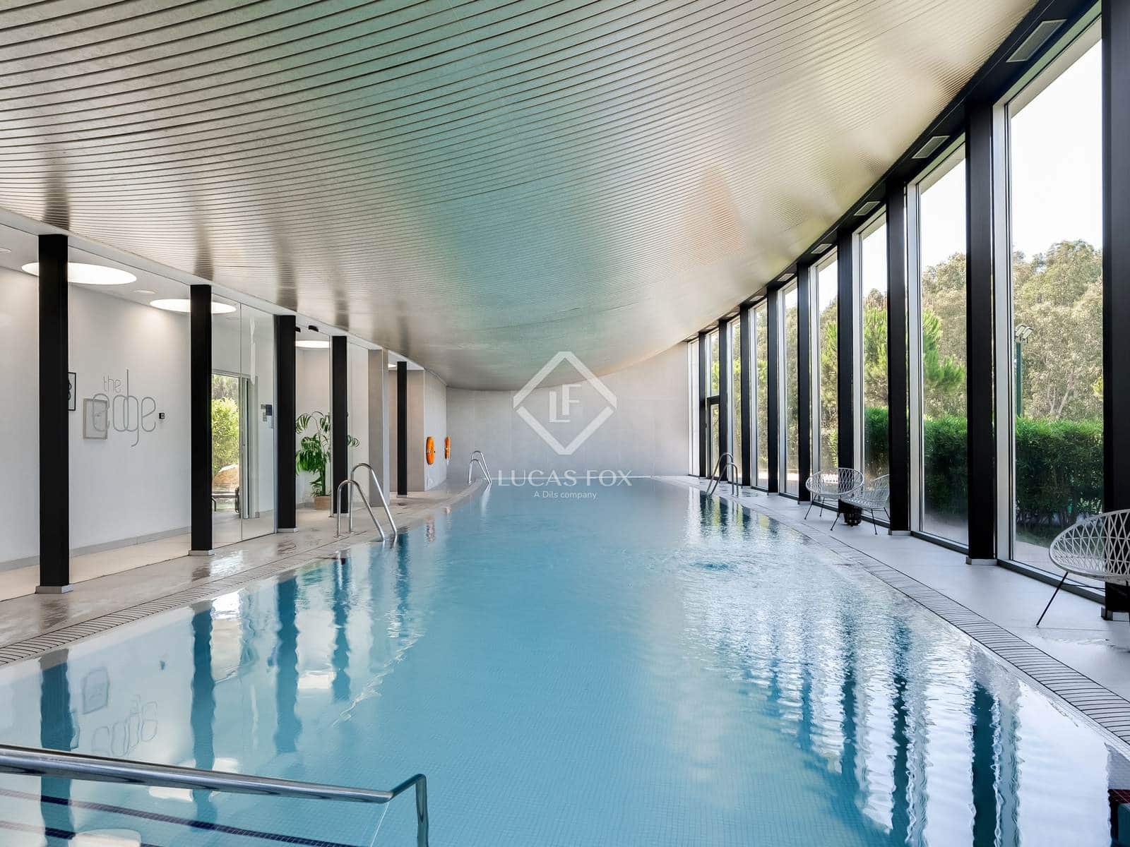 Apartamento de 2 habitaciones en Estepona en venta con piscina garaje - 948.000 € (Ref: 9142187)