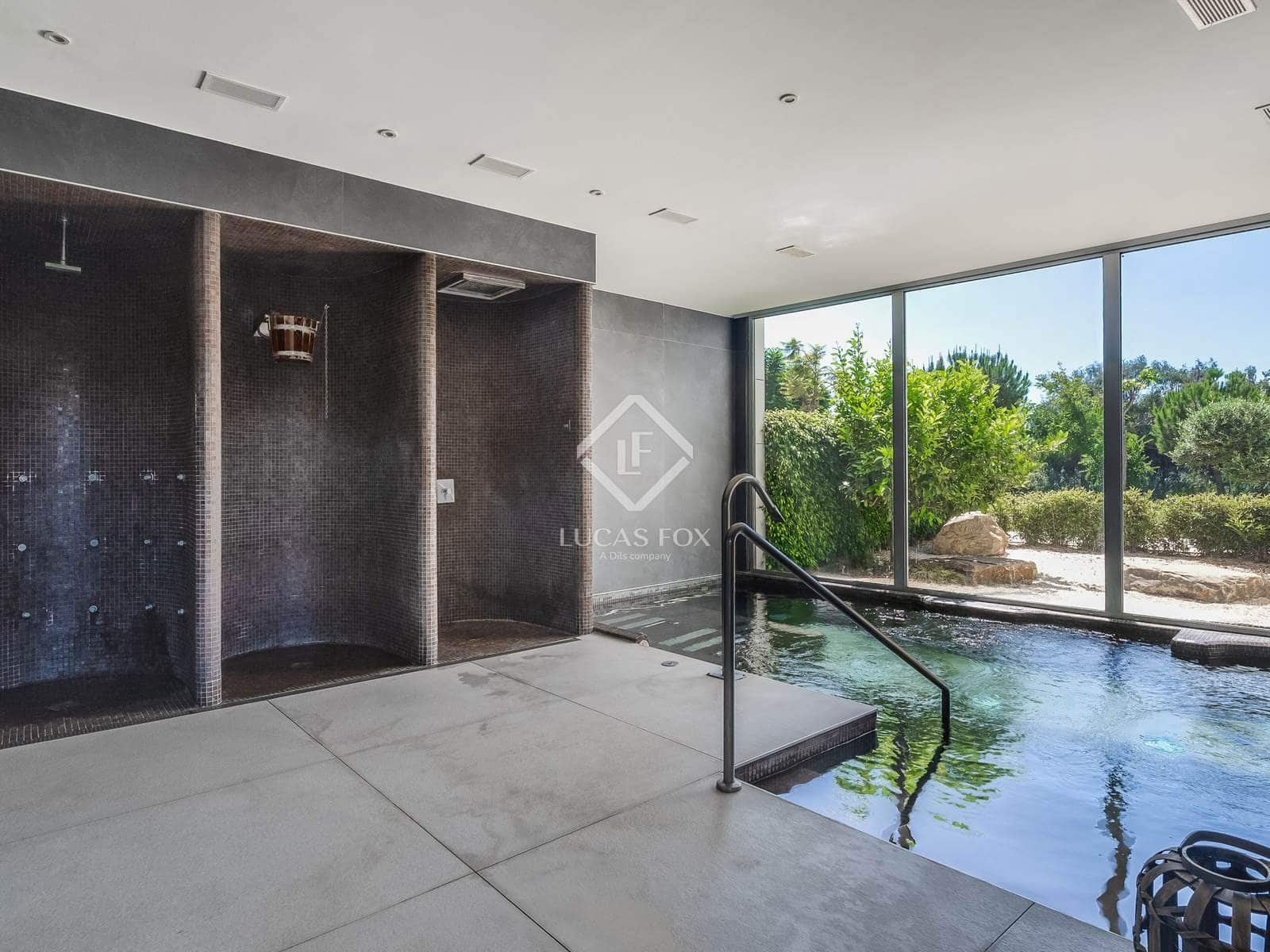 Apartamento de 2 habitaciones en Estepona en venta con piscina garaje - 948.000 € (Ref: 9142187)