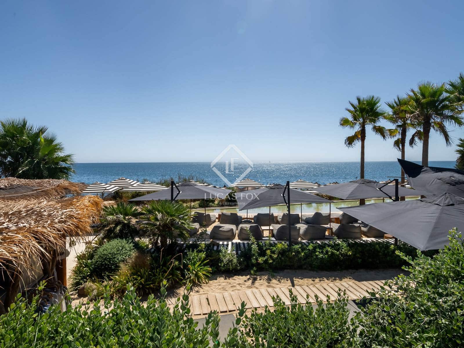 Apartamento de 2 habitaciones en Estepona en venta con piscina garaje - 948.000 € (Ref: 9142187)