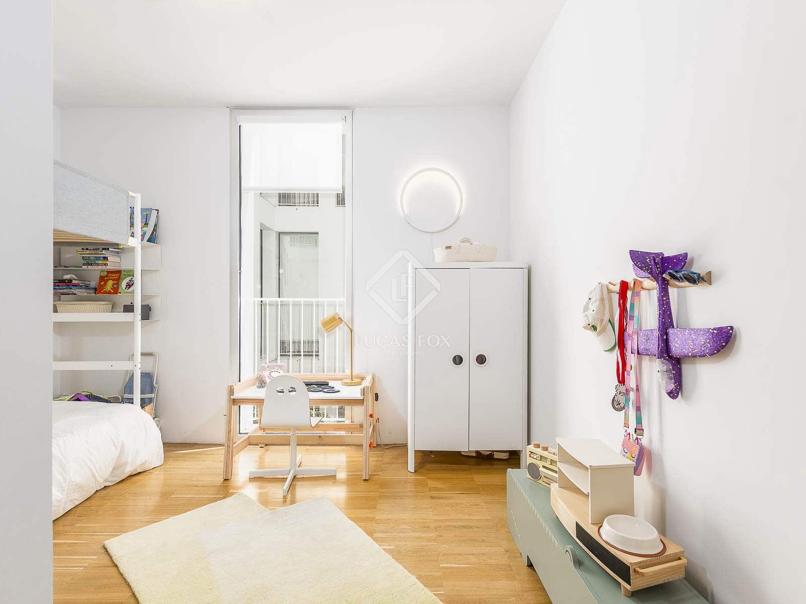 4 sovrum Lägenhet att hyra i Barcelona stad - 3 000 € (Ref: 9143953)