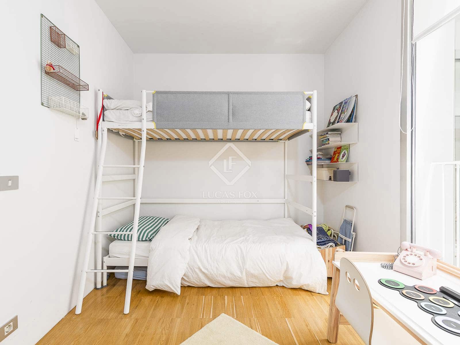 4 sovrum Lägenhet att hyra i Barcelona stad - 3 000 € (Ref: 9143953)