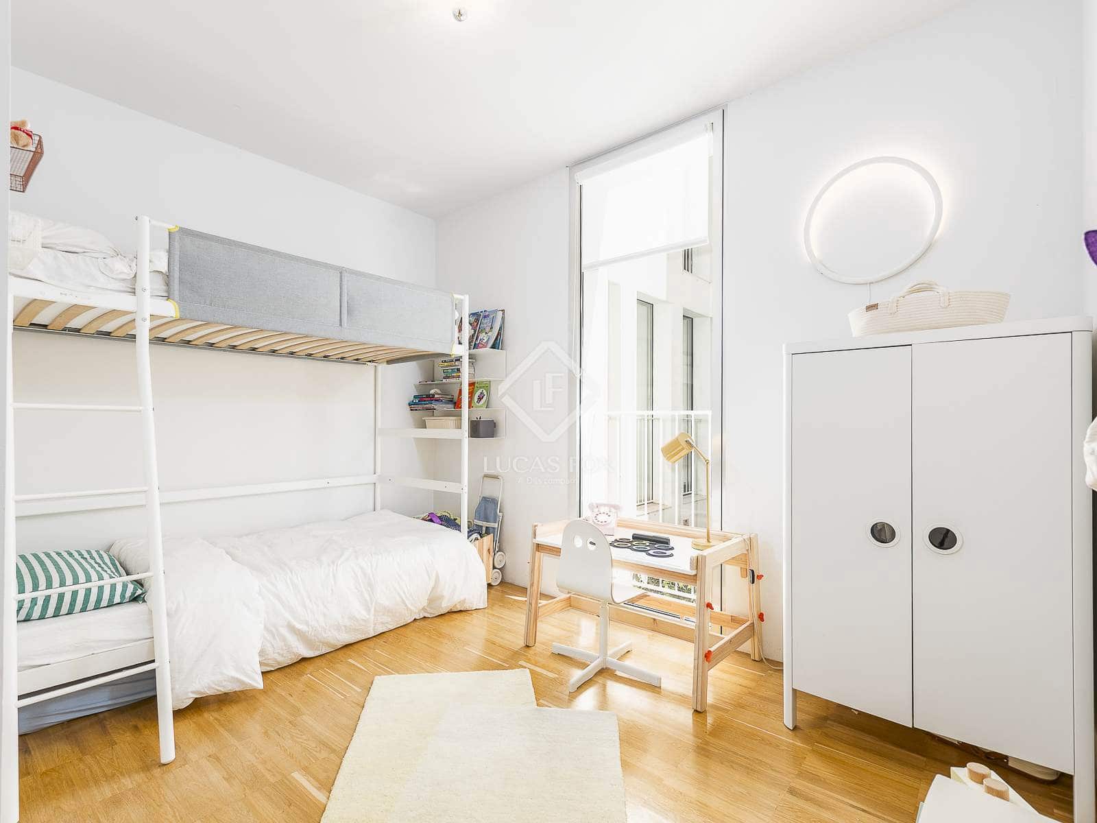 4 sovrum Lägenhet att hyra i Barcelona stad - 3 000 € (Ref: 9143953)