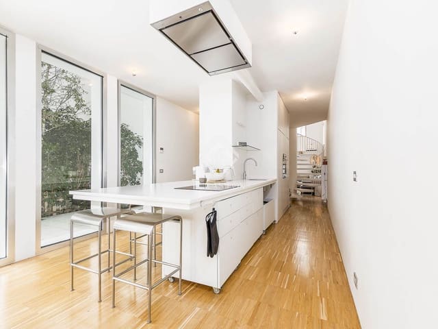 4 bedroom Apartment for rent in Barcelona city - € 3,000 (Ref: 9143953)