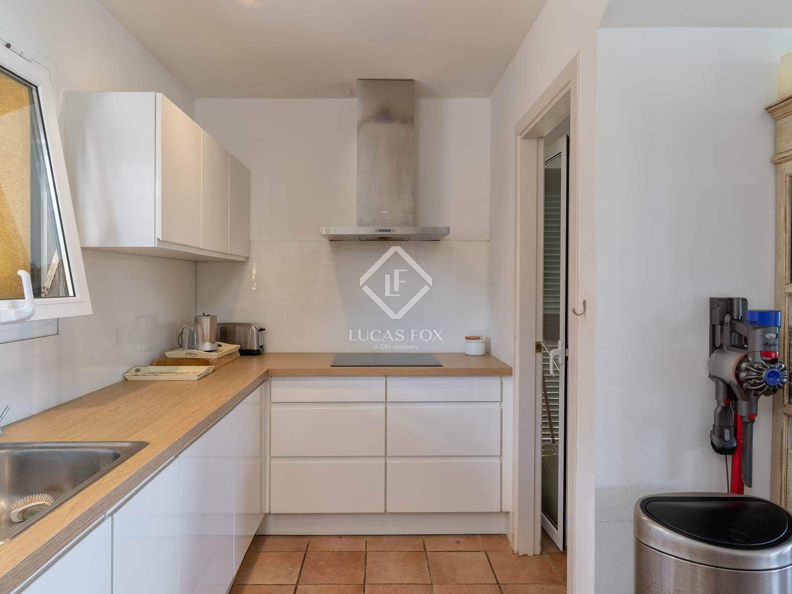 8 bedroom Villa for sale in Sa Riera with pool garage - € 1,850,000 (Ref: 9146209)