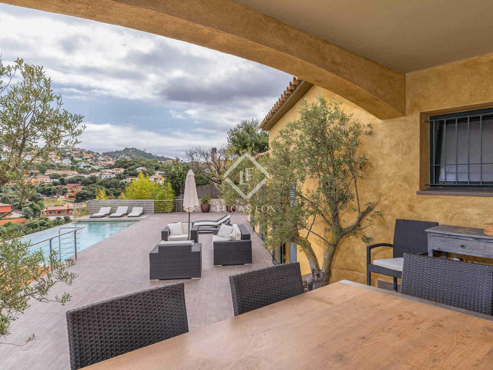 8 bedroom Villa for sale in Sa Riera with pool garage - € 1,850,000 (Ref: 9146209)